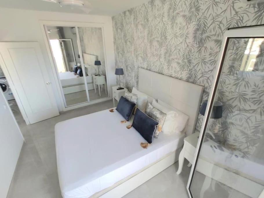 Lux. Frontbeach-Terrace. 5 Pools.Tv. 2 A.C.Netflix Benalmádena Dış mekan fotoğraf