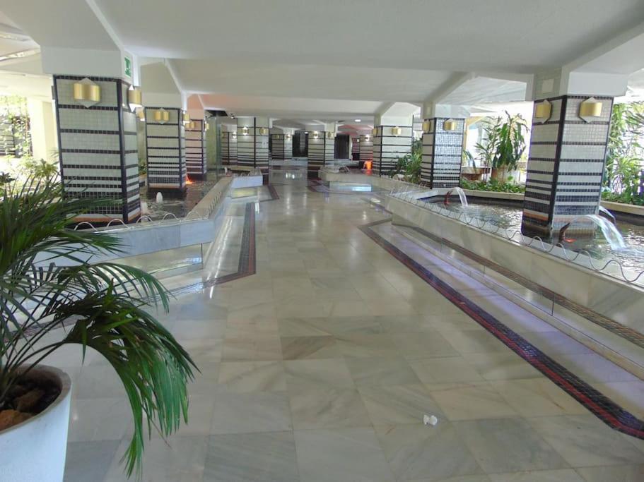 Lux. Frontbeach-Terrace. 5 Pools.Tv. 2 A.C.Netflix Benalmádena Dış mekan fotoğraf